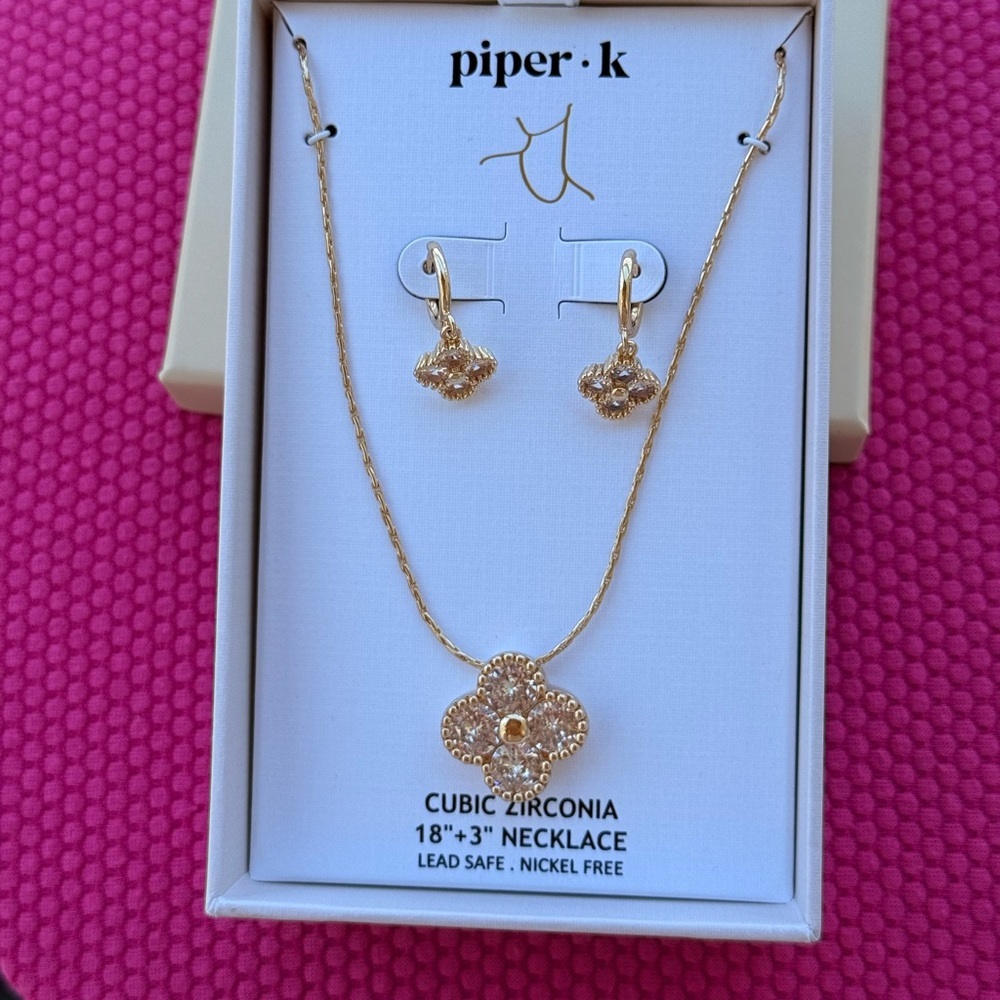 โจ Piper K Gold Flower Jewelry Set โ Cubic Zirconia Necklace & Earrings โจ - Picture 8 of 9